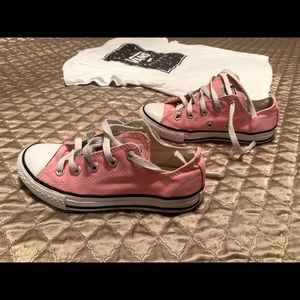 Pink Converse Chuck Taylor low top kids shoe size 1